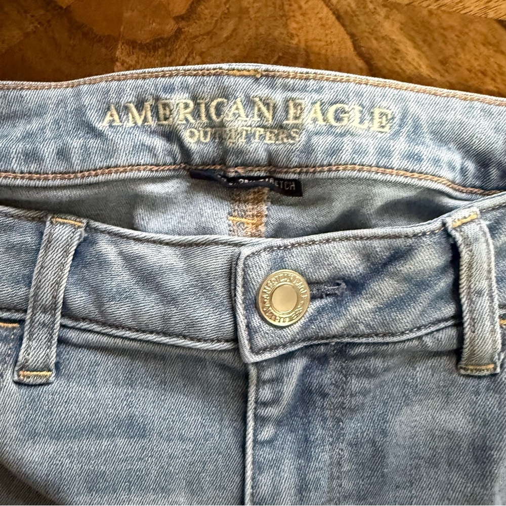 American Eagle Women's Light Wash Jeans 14R - Picture 5 of 8